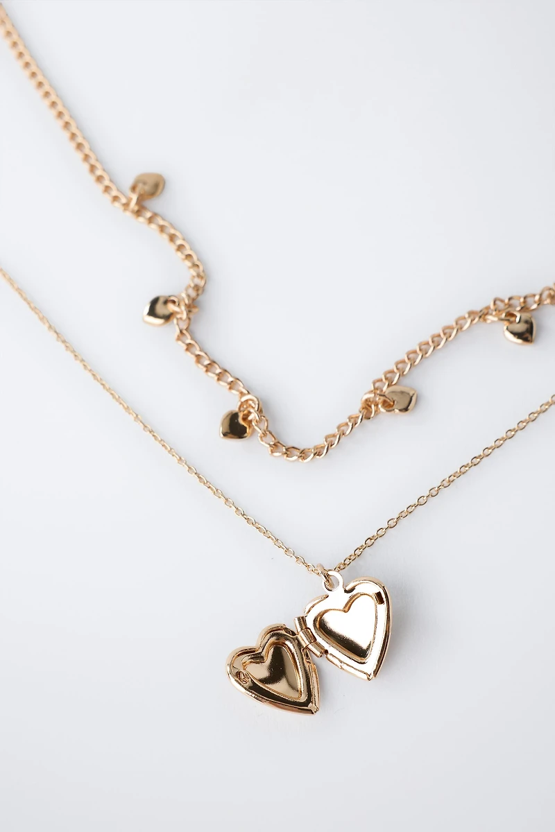 LOT DE DEUX COLLIERS CŒURS