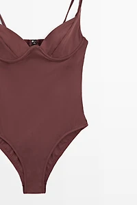 Swimsuit with underwire and wide straps