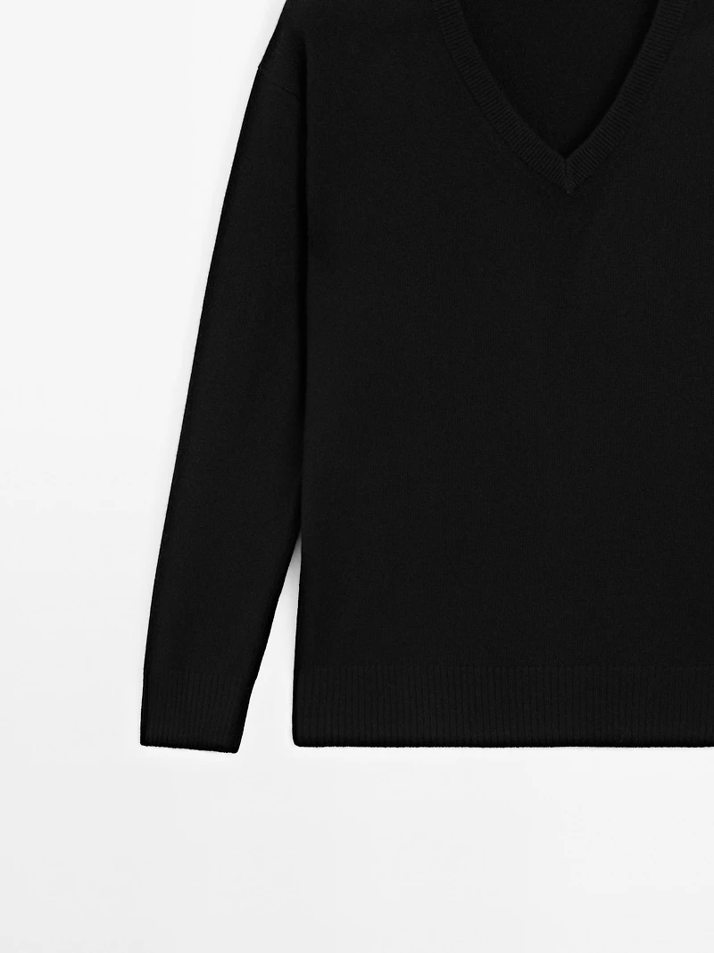 Knit 100% cashmere V-neck sweater