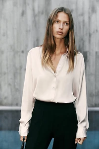 ASYMMETRIC HEM SATIN EFFECT SHIRT