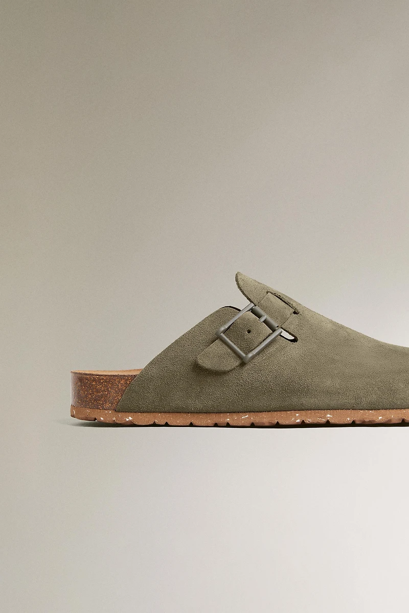 LEATHER CLOGS WITH BUCKLE