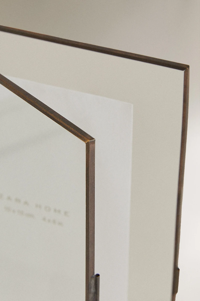 RECTANGULAR STRUCTURE PICTURE FRAME