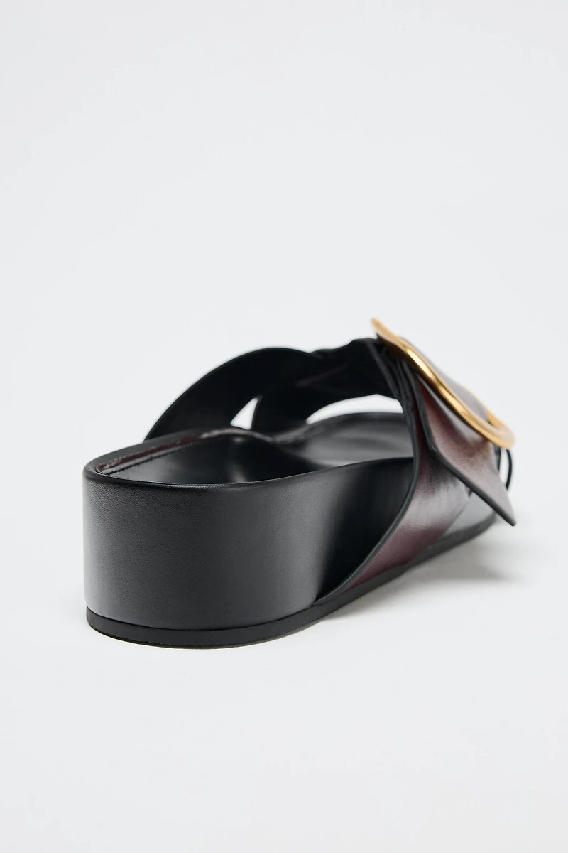 LEATHER BUCKLE SANDALS