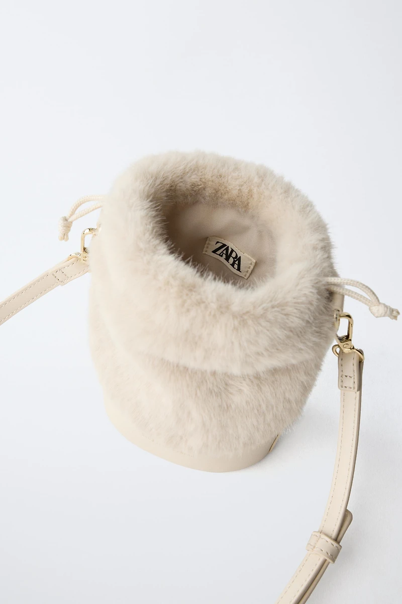 FAUX FUR BUCKET BAG