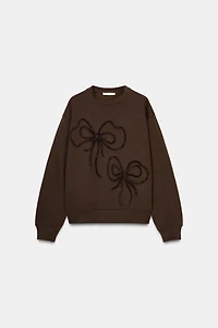EMBOSSED BOW SWEATSHIRT