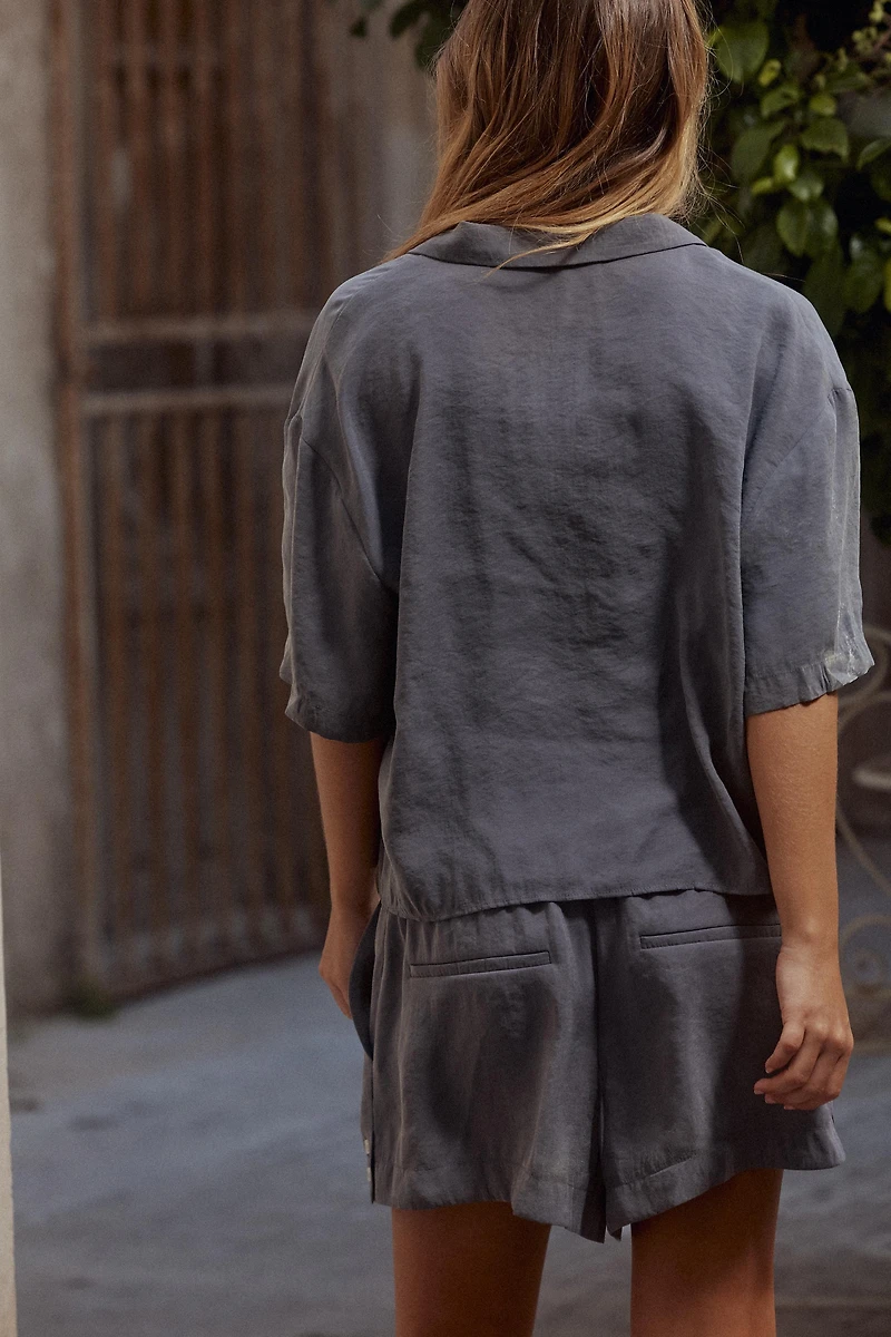 FLOWY SHORT SLEEVE SHIRT