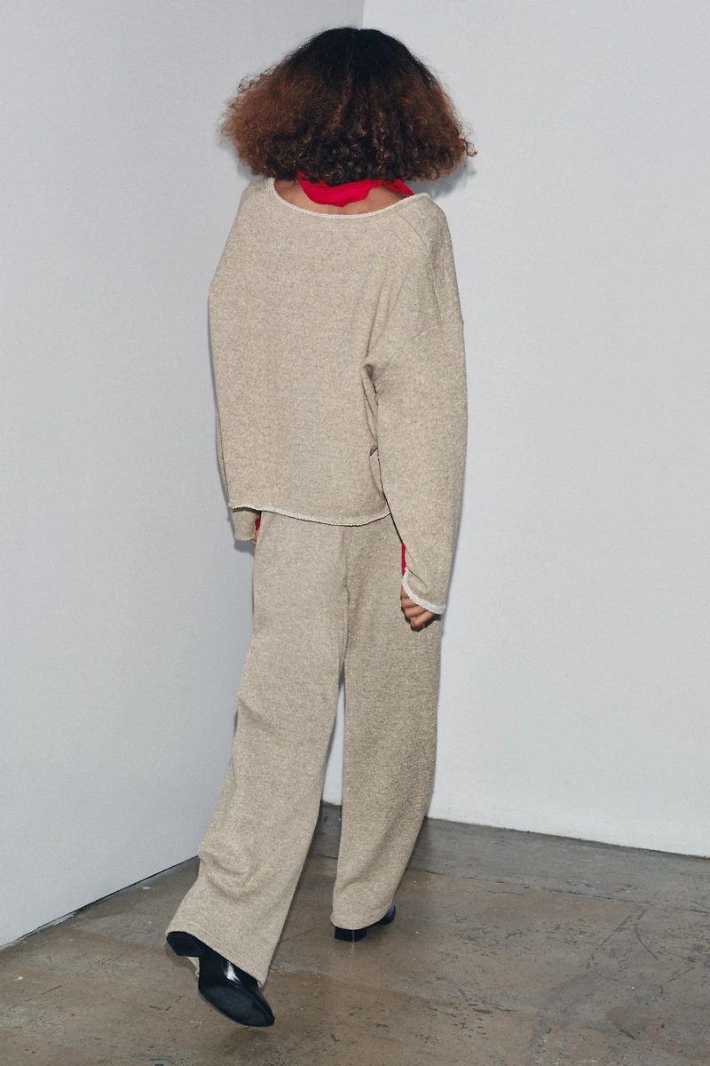 RUSTIC V-NECK SWEATSHIRT