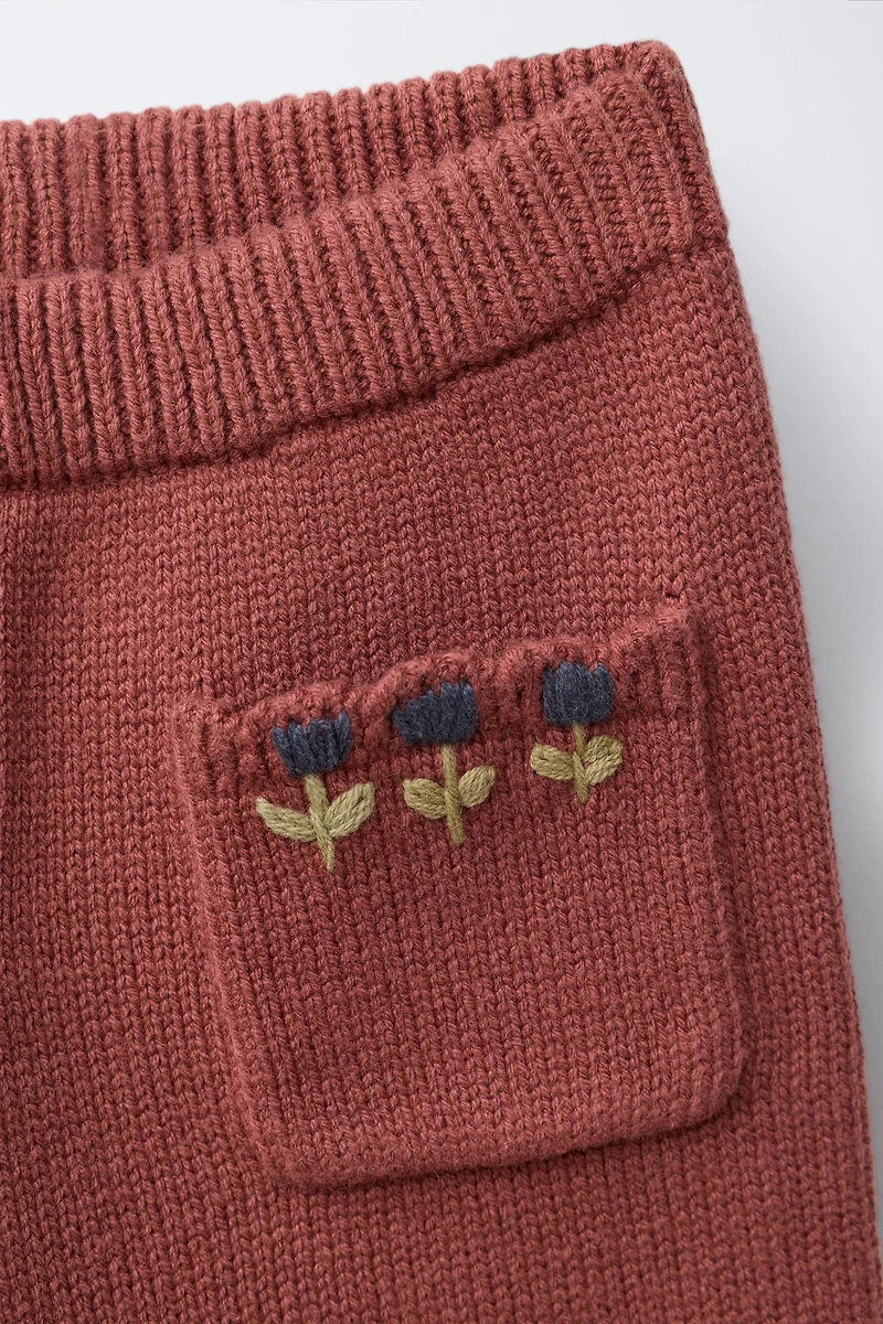 EMBROIDERED FLORAL KNIT PANTS
