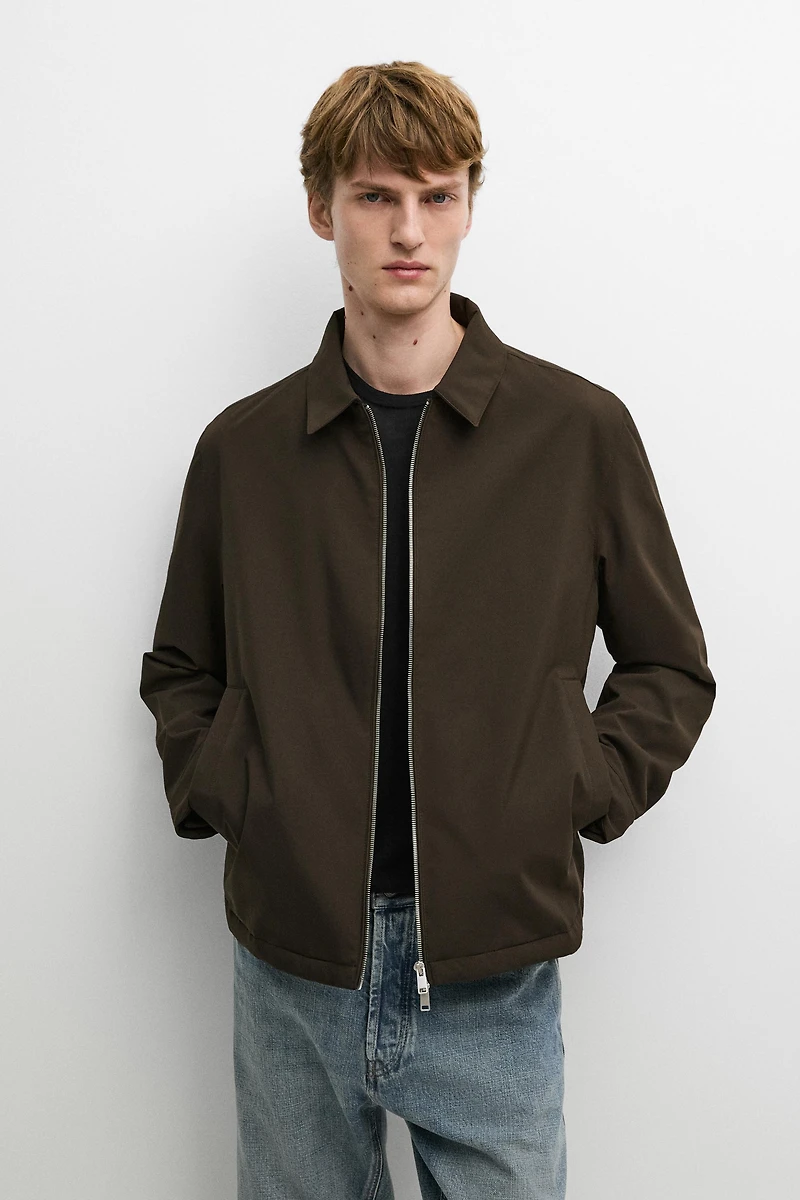 Lightweight jacket with collar detail