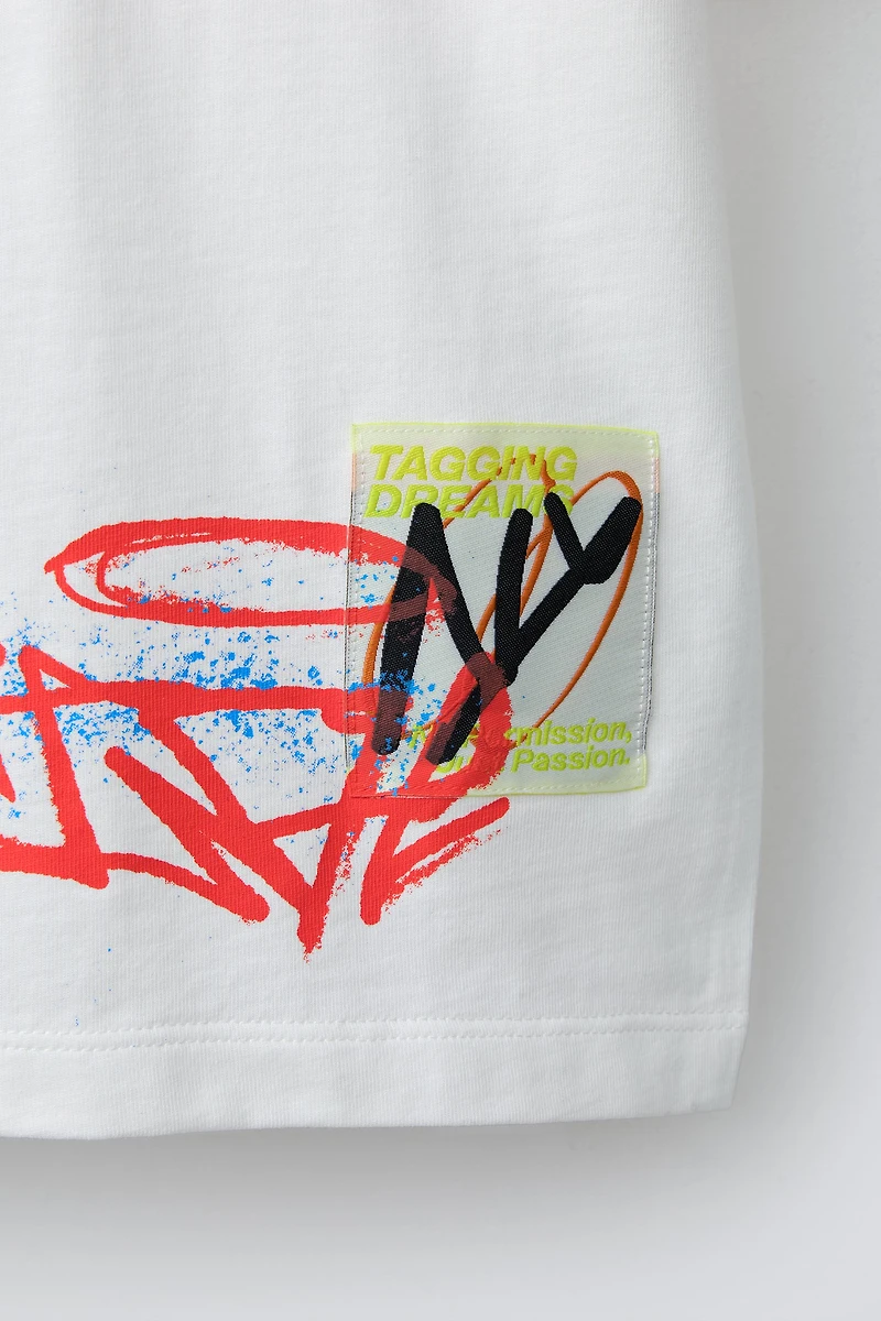 GRAFFITI PRINT T-SHIRT