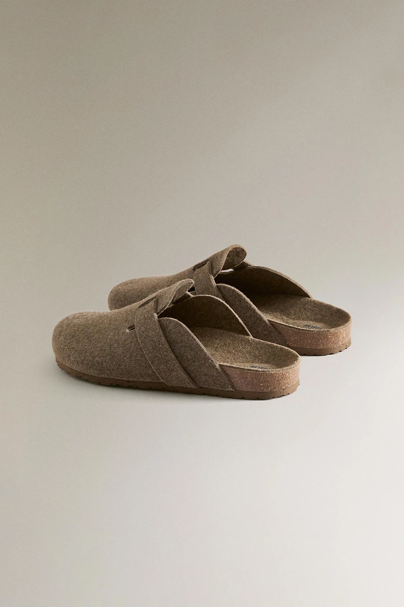 FELT CLOGS WITH STRAP