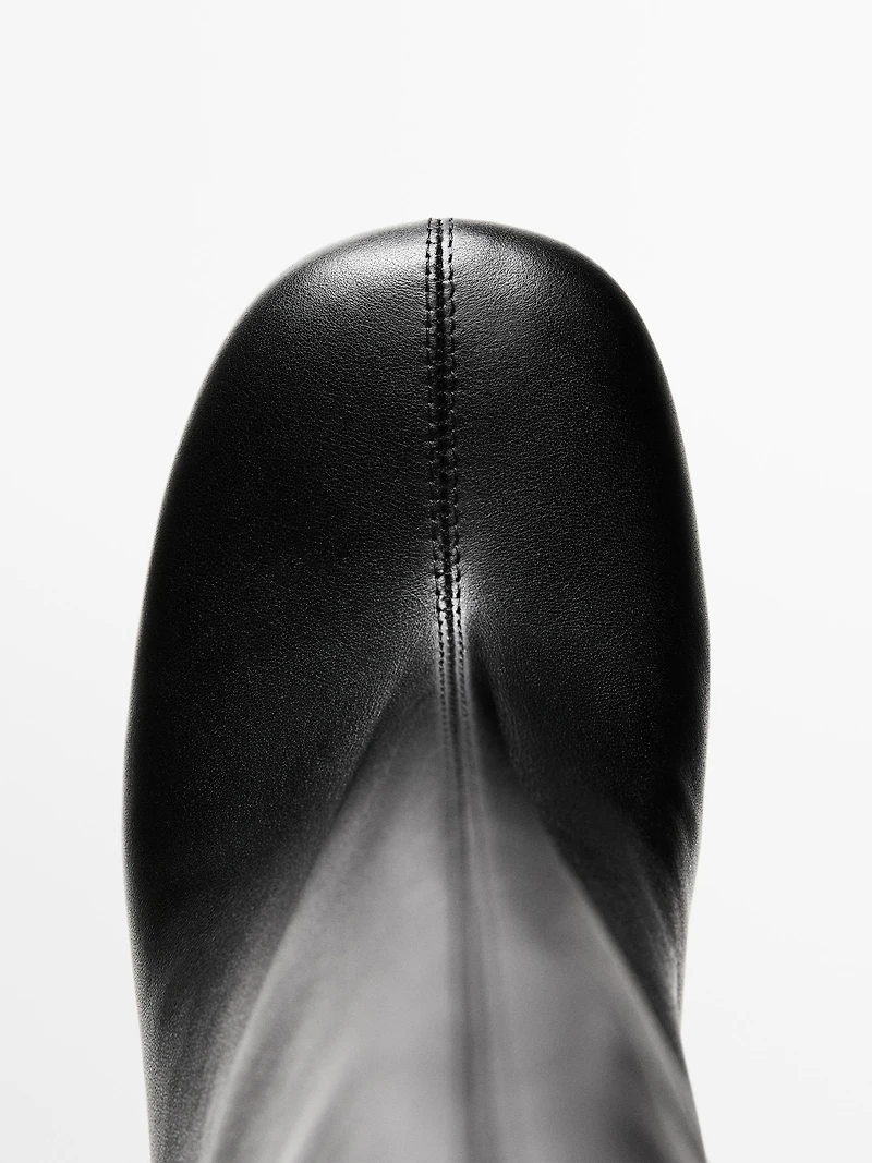 Leather gaucho boots with round toe