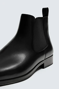 POINTED CHELSEA BOOTS