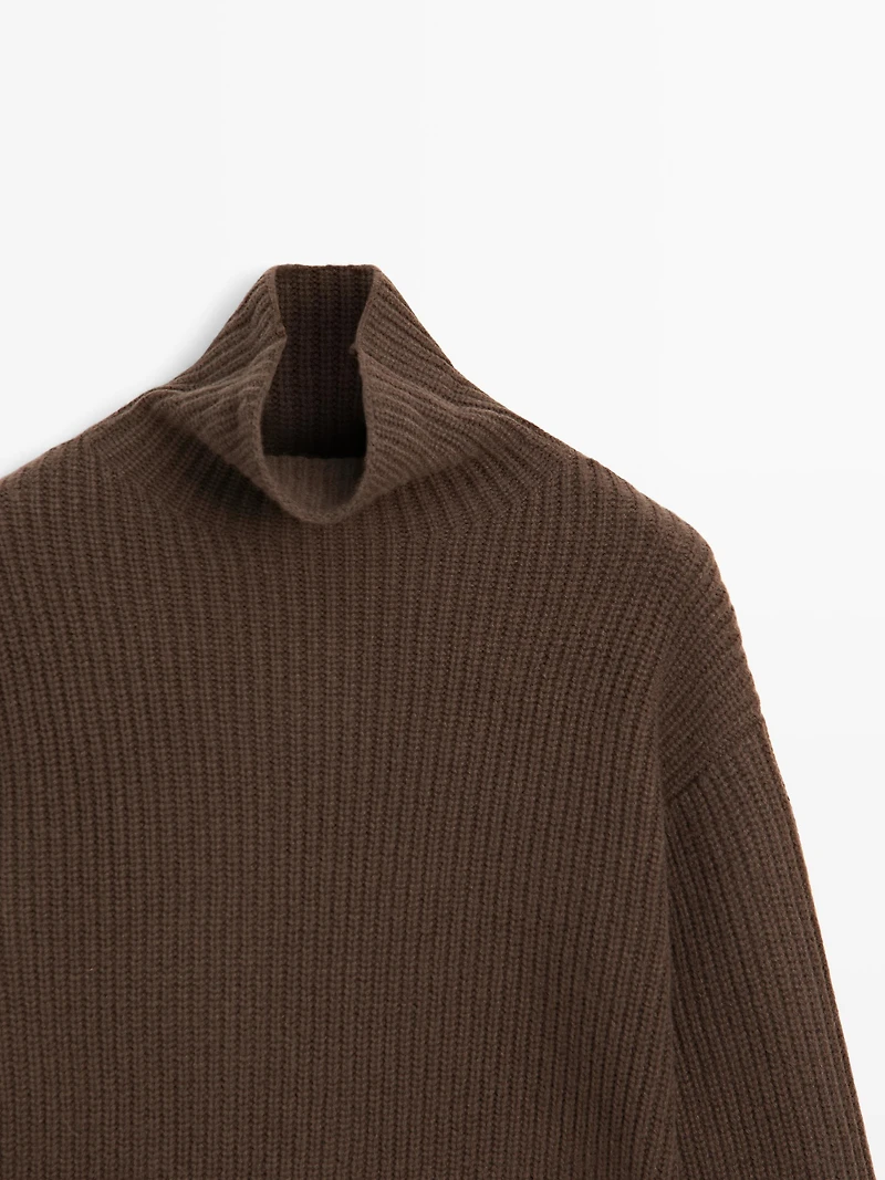 Pull en maille 100 % laine à col montant