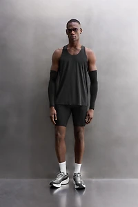 LIGHTWEIGHT TECHNICAL TANK TOP