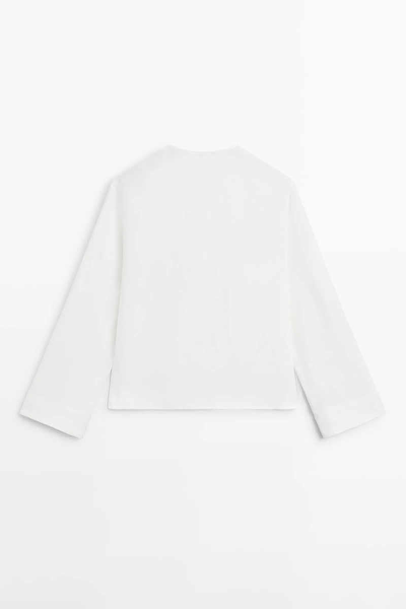 Flowing shirt with chest detail