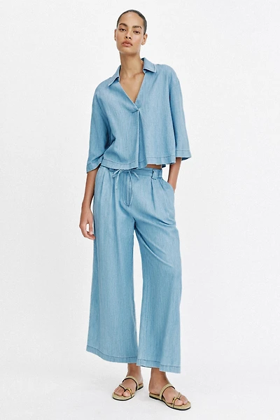 FLOWY V-NECK BLOUSE