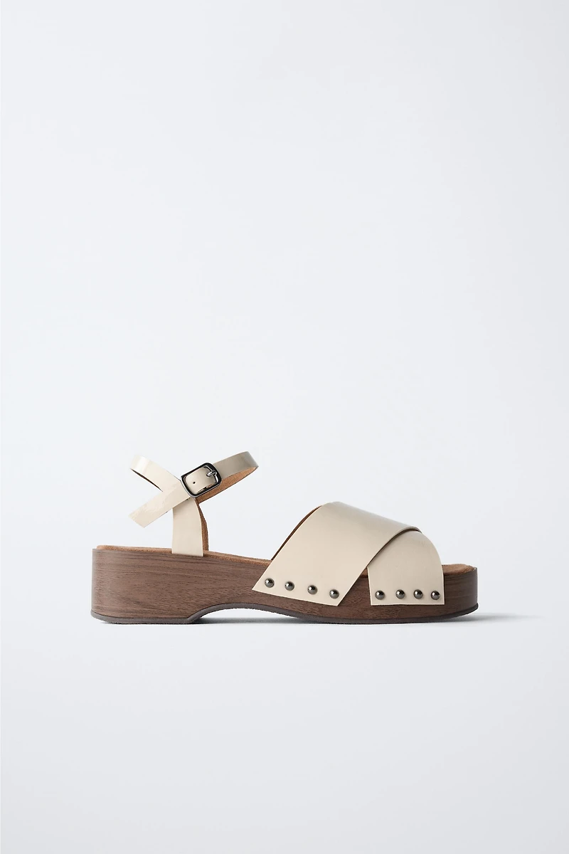 NEUTRAL PATENT-FINISH CLOGS