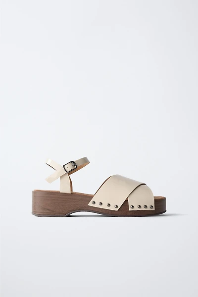 NEUTRAL PATENT-FINISH CLOGS