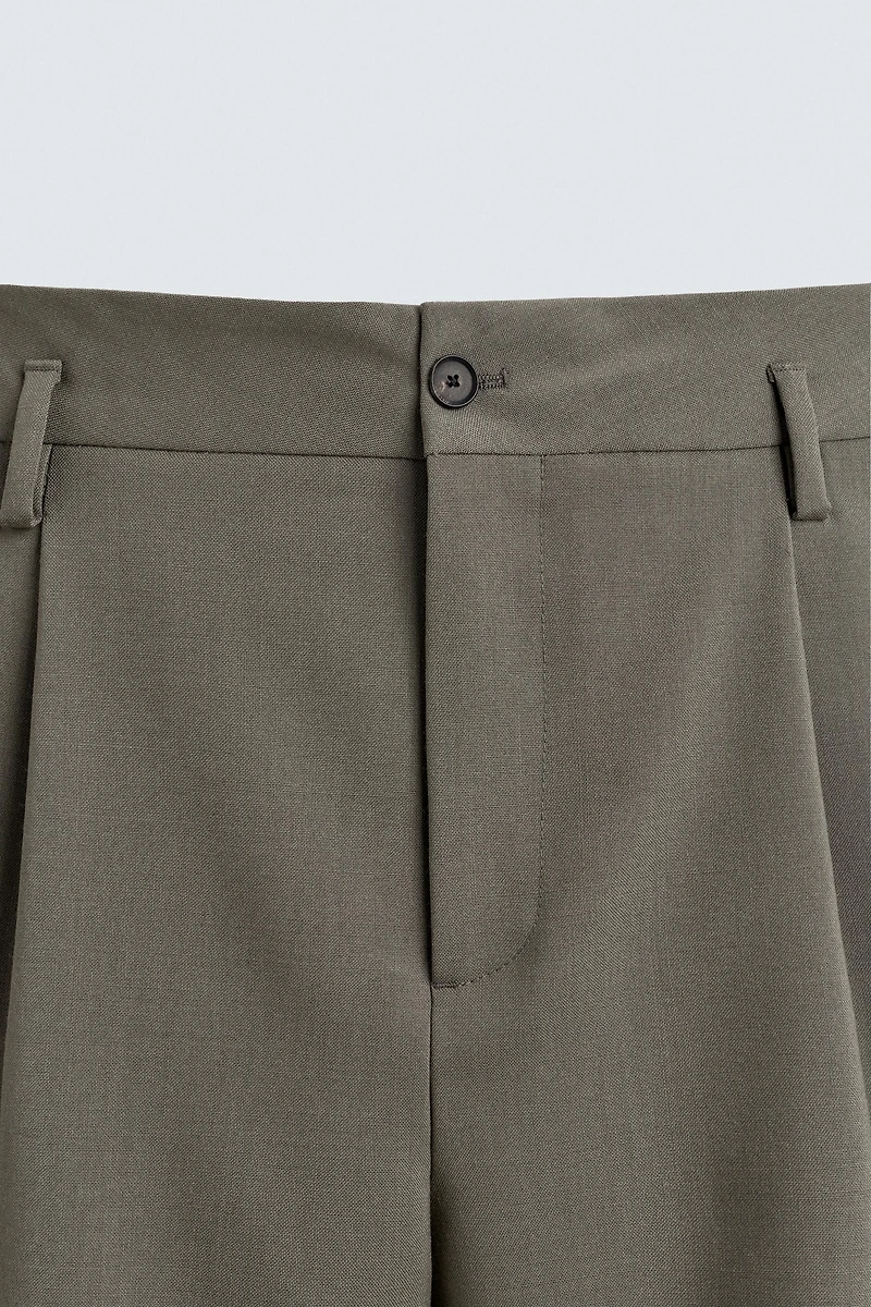 100% WOOL PLEATED SHORTS