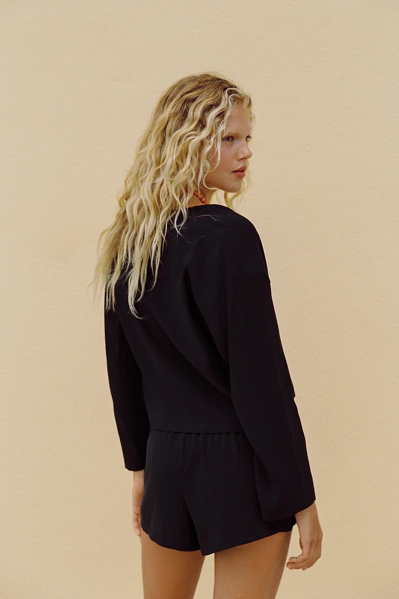 FLOWY SHORTS WITH ELASTIC WAIST AND BUTTONS