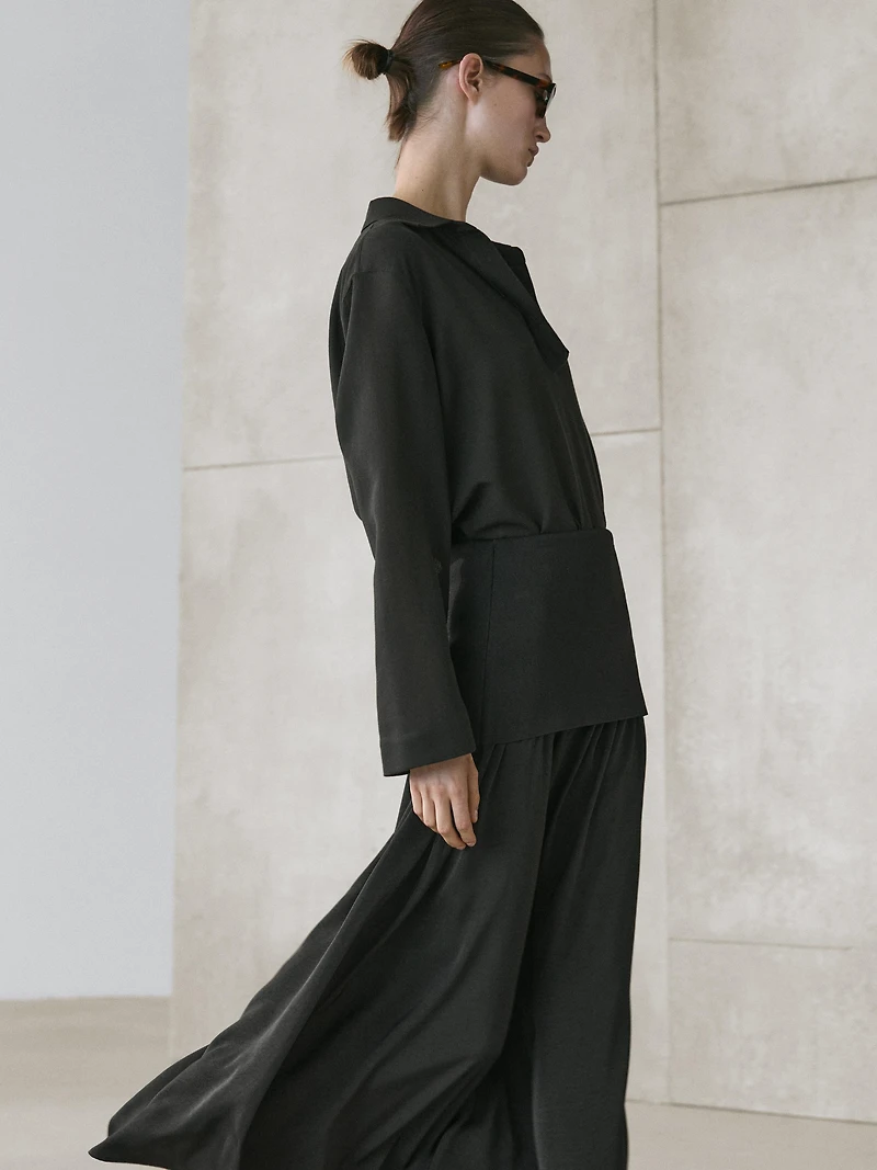 Flowing contrast midi skirt