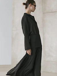 Flowing contrast midi skirt