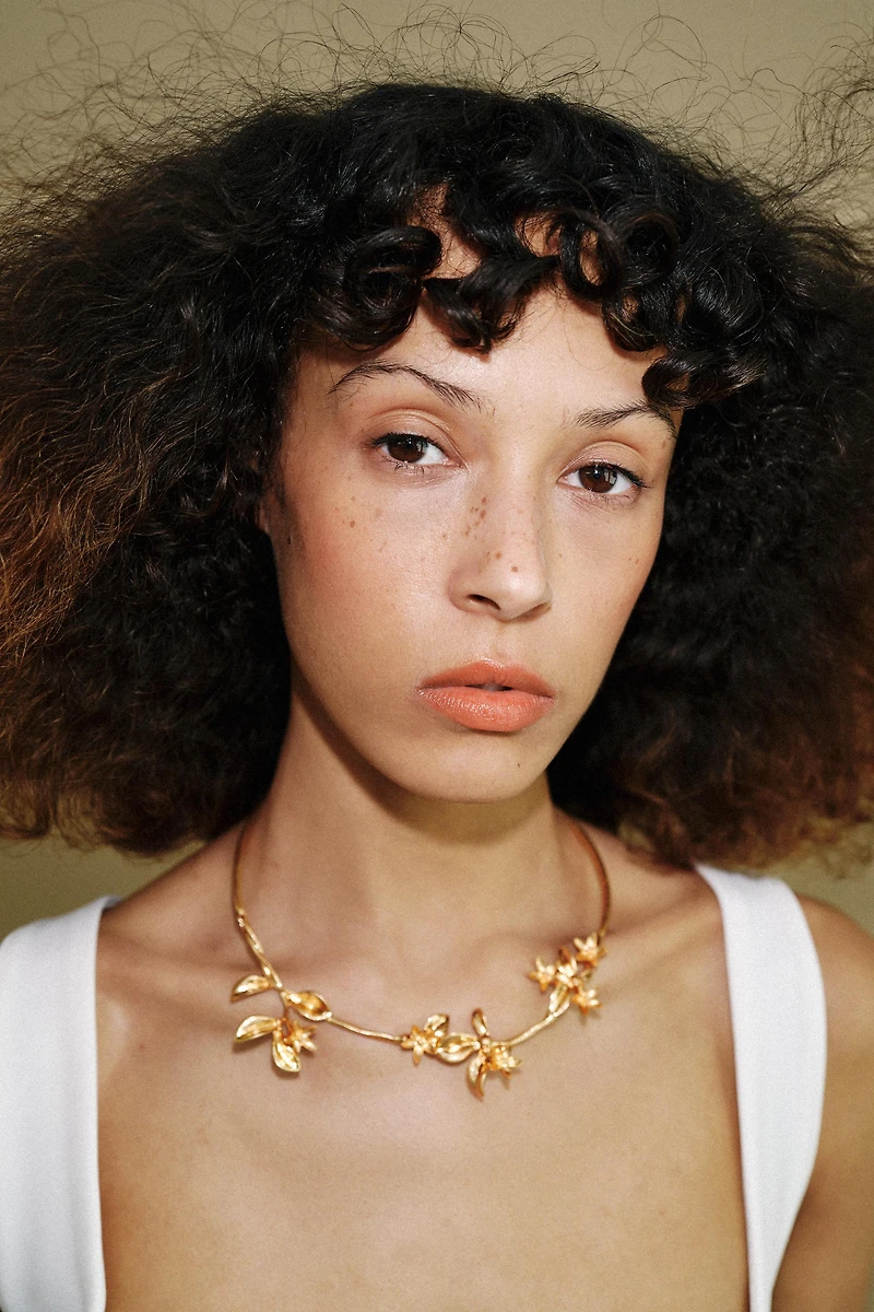 FLORAL CHOKER NECKLACE