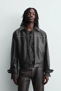 VESTE EN CUIR À CLOUS