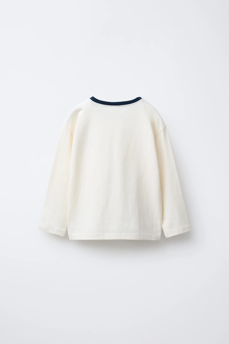 T-SHIRT VARSITY OURS BRODÉ