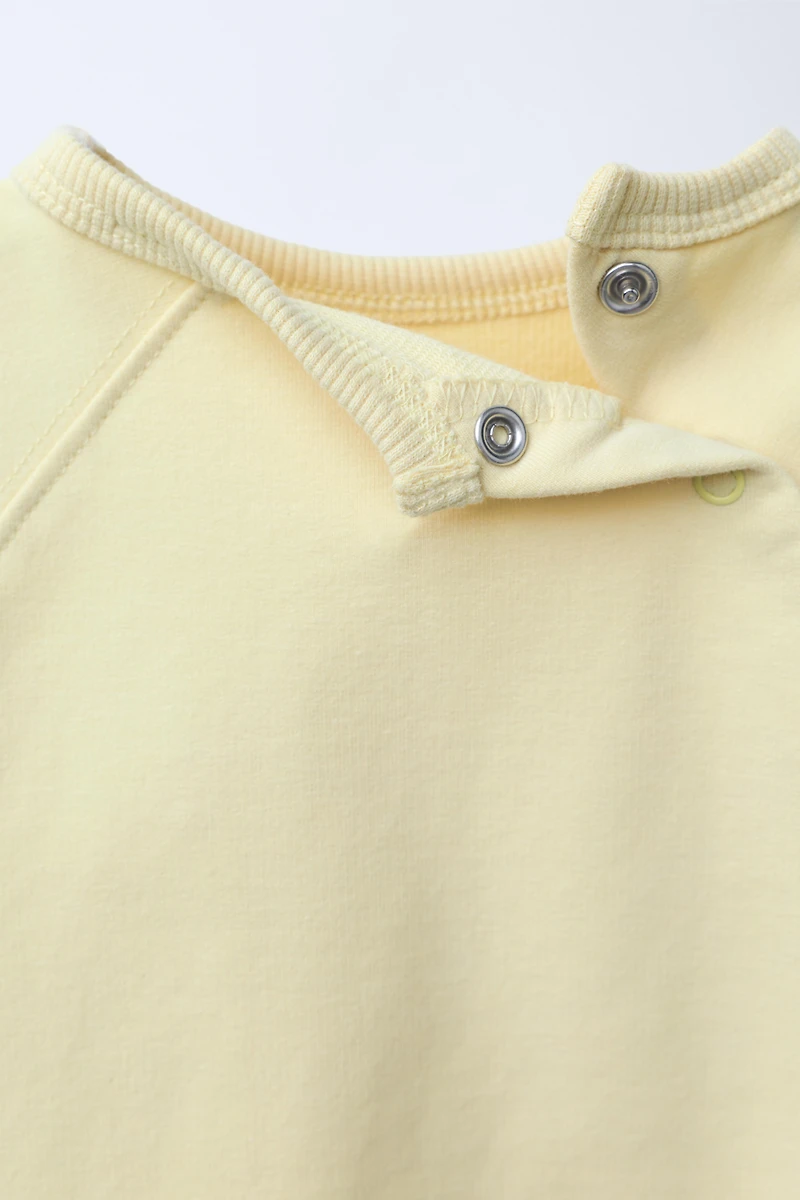 SWEATSHIRT AND JOGGER PANTS SET