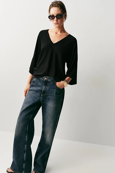 FLOWY V-NECK KNIT TOP