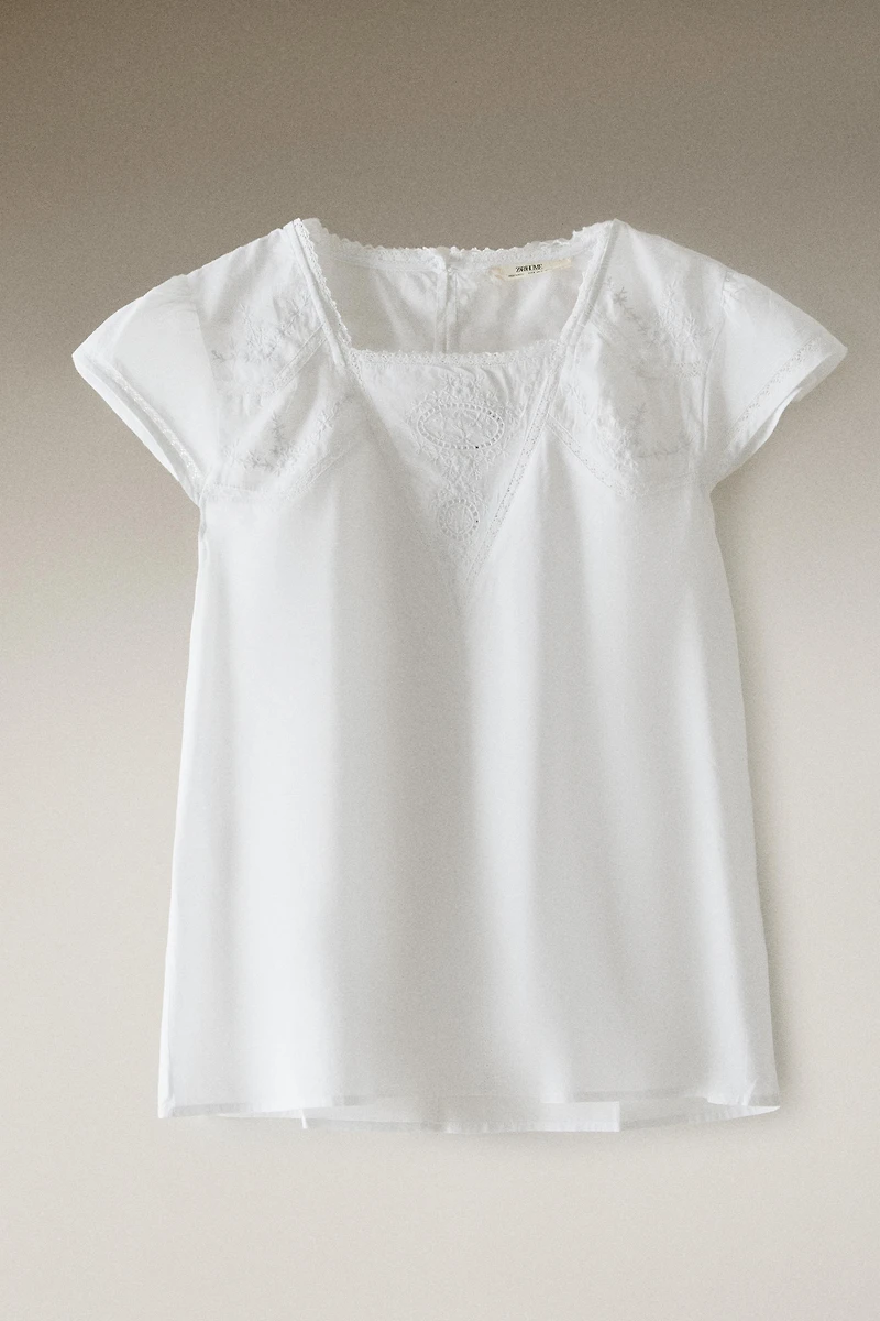 T-SHIRT DENTELLE ET BRODERIE