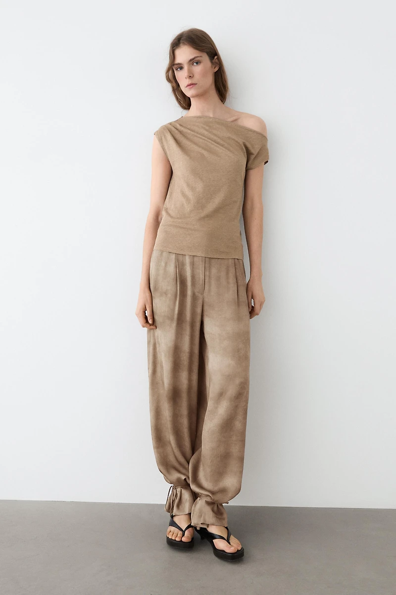Flowing pants with tie-detail hem