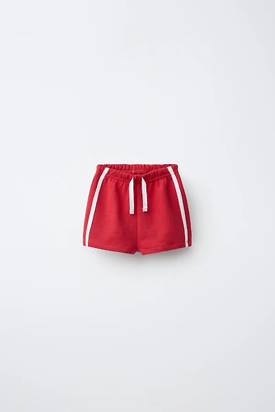 SHORT À BANDES LATÉRALES