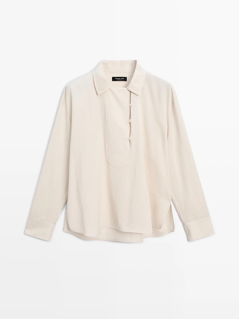 Flowing blouse with button detail