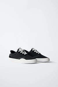 SKATER SNEAKERS