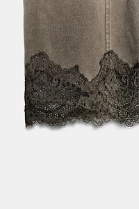 JUPE EFFET DÉLAVÉ ET DENTELLE