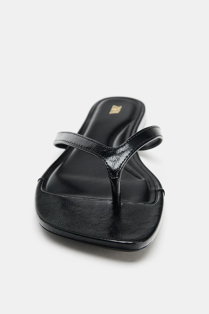 FLAT SANDALS