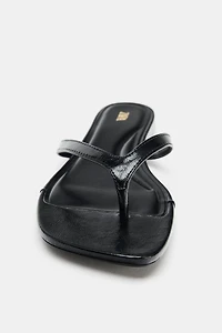 FLAT SANDALS