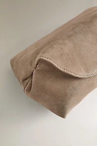 TOILETRY BAG IN SOFT LEATHER