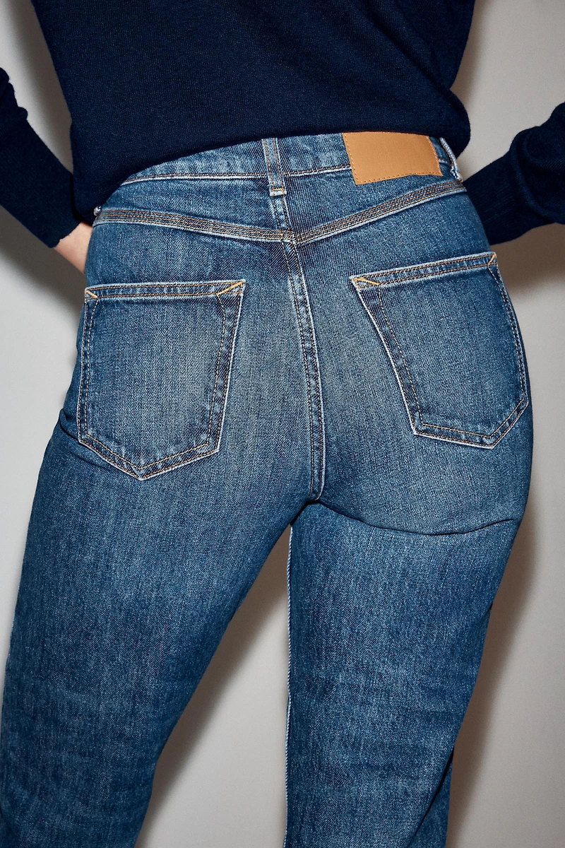 Z1975 HIGH-RISE MOM FIT JEANS