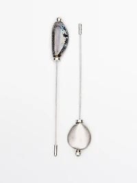 Brooch with ceramic leaf piece