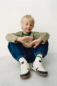 CONTRASTING ATHLETIC SNEAKERS
