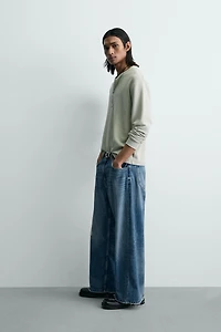 RELAXED FIT RIPPED JEANS