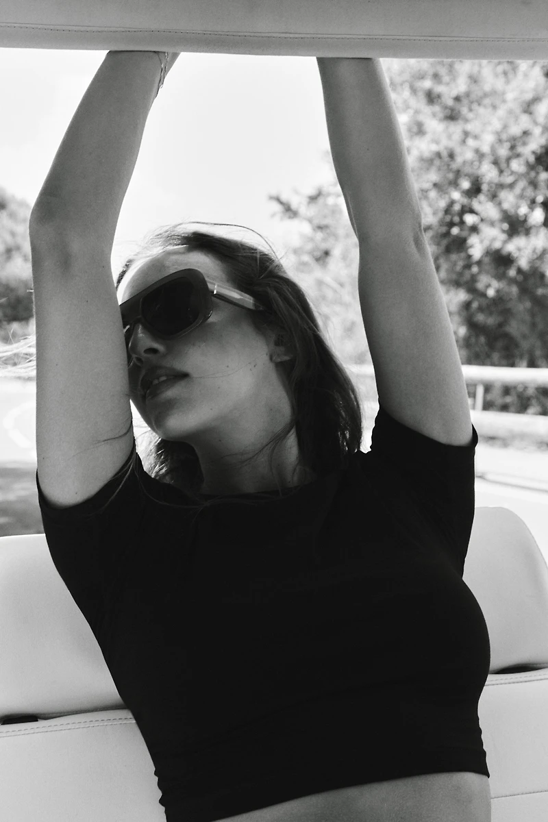 CROPPED STRETCH T-SHIRT