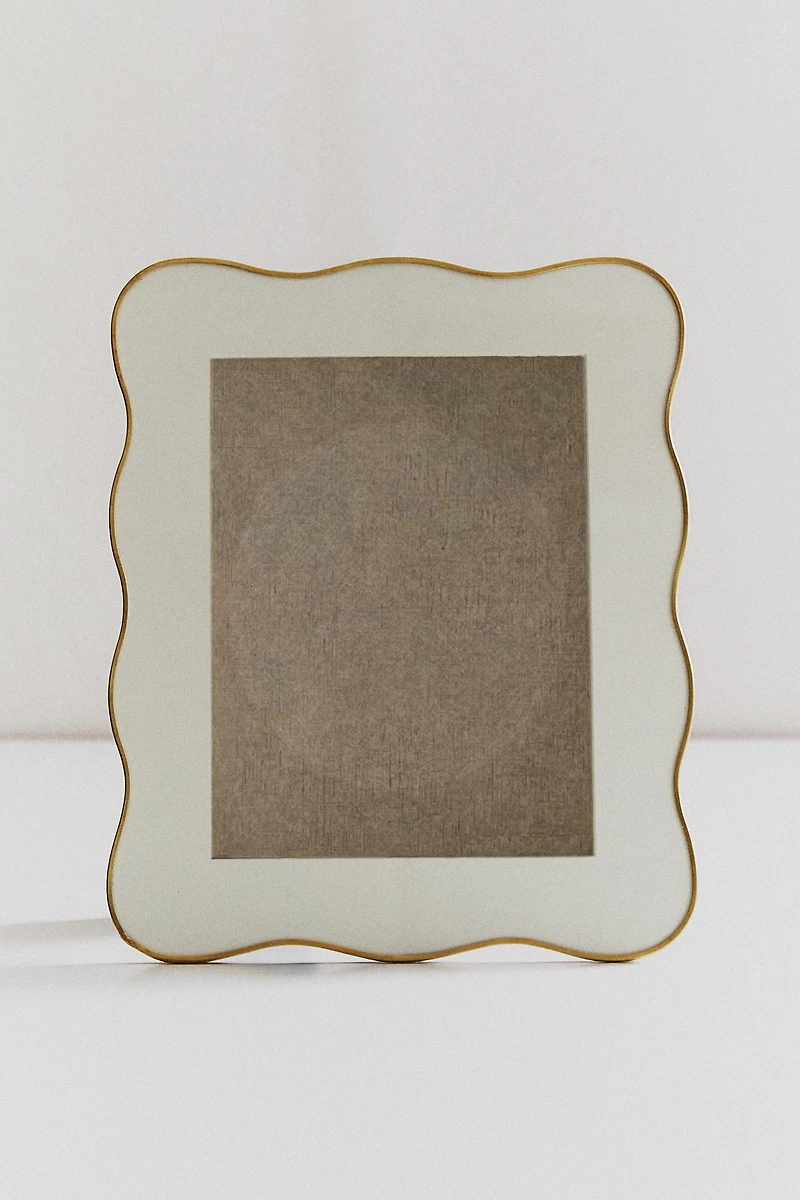 SCALLOPED METAL PICTURE FRAME