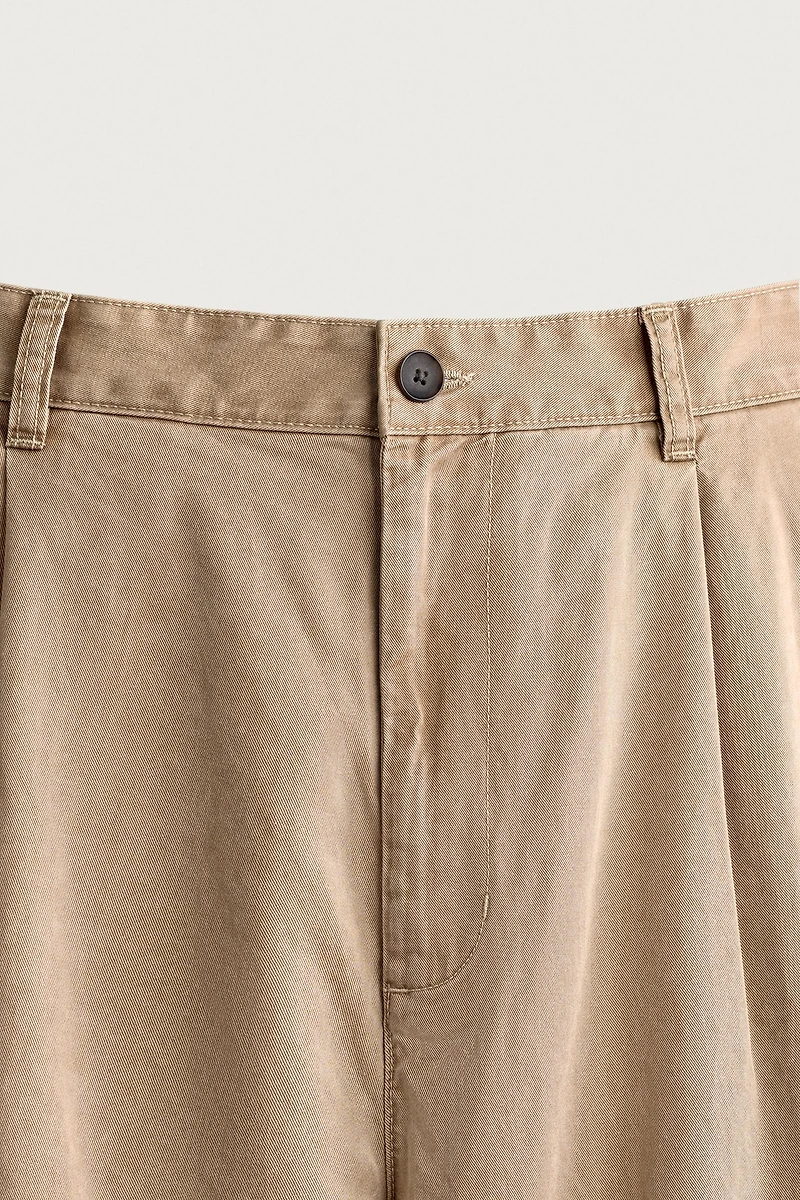 PANTALON CHINO DÉCONTRACTÉ À PLIS