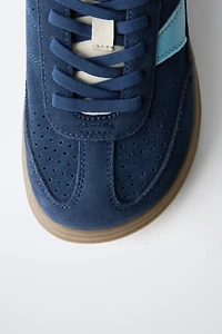 TENNIS EN CUIR PIEDS NUS