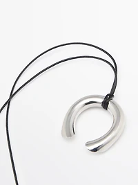 Necklace with horseshoe piece